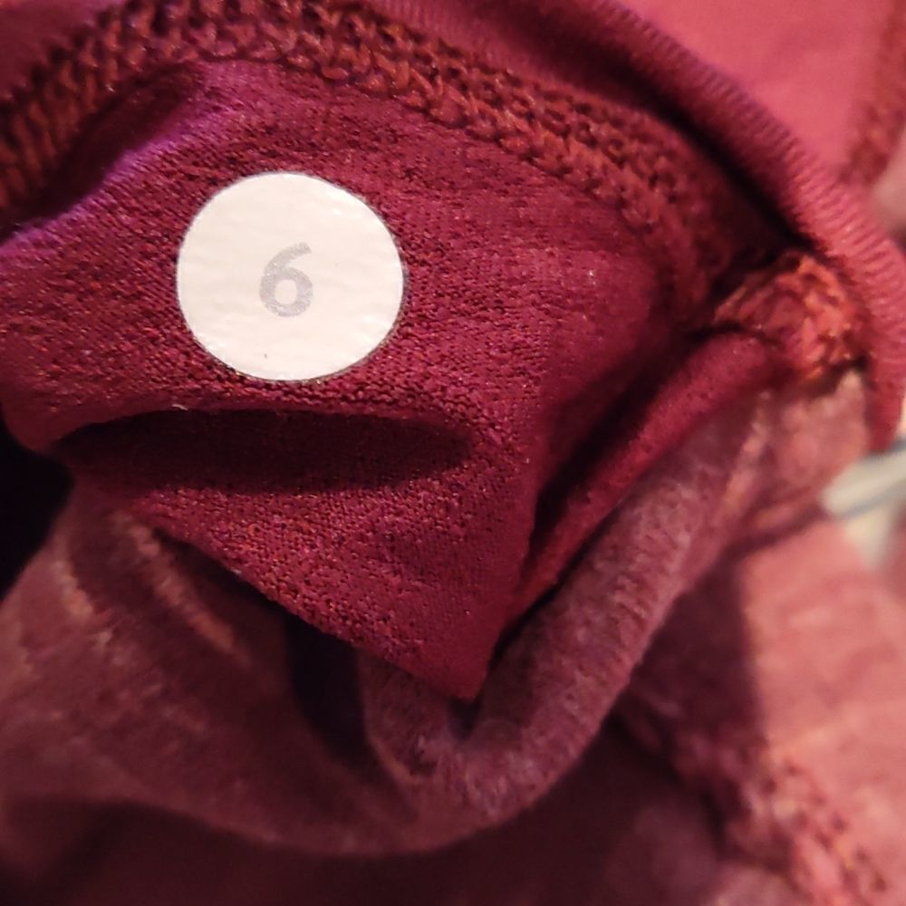 Lululemon Find Your Centre Wrap Rust Berry sz 6 - Picture 9 of 10